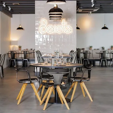 Ibis Sud Валанс