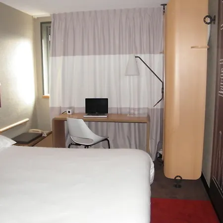 Ibis Sud ホテル 3*